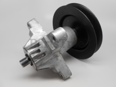 MTD 618-0324 Pulley And Spindle Assembly - image 1