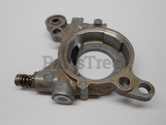 RedMax 503521302 Oil Pump - image 4